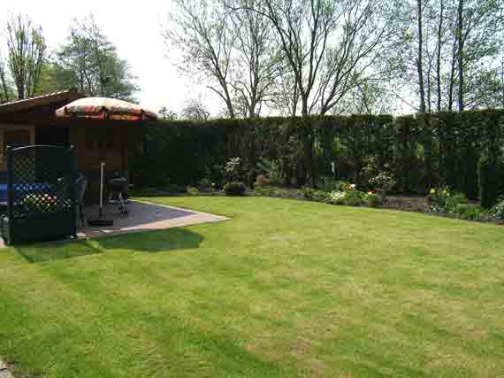 Ferienwohnung Esens - Blick in den Garten