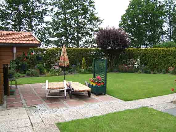 Ferienwohnung Esens - Blick in den Garten